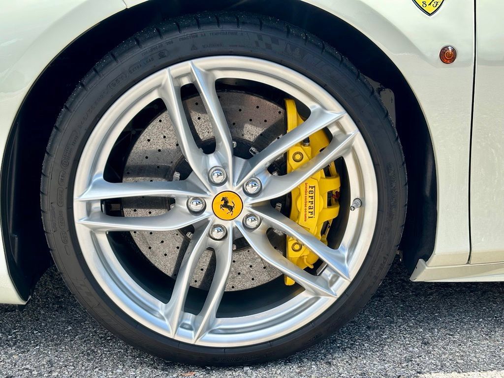 Used 2018 Ferrari 488 Spider RWD image 19