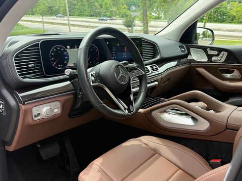 Used 2026 Mercedes-Benz GLS 450 4MATIC image 11