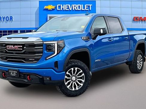Used 2022 GMC Sierra 1500 AT4 w/ Technology Package AWD/4WD image 3