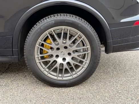 Used 2016 Porsche Cayenne Turbo image 31