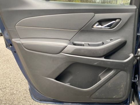 Used 2022 Chevrolet Traverse LT w/ LT Premium Package image 15