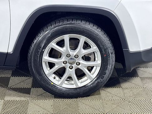 Used 2018 Jeep Cherokee Latitude image 22