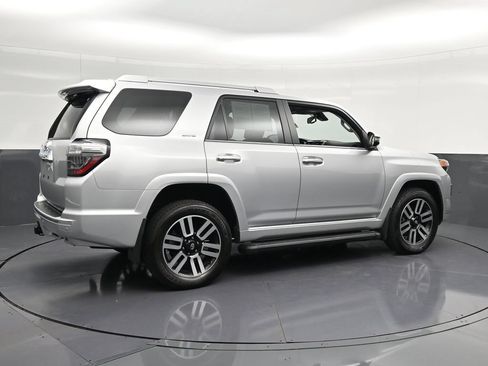 Used 2024 Toyota 4Runner Limited AWD/4WD image 3