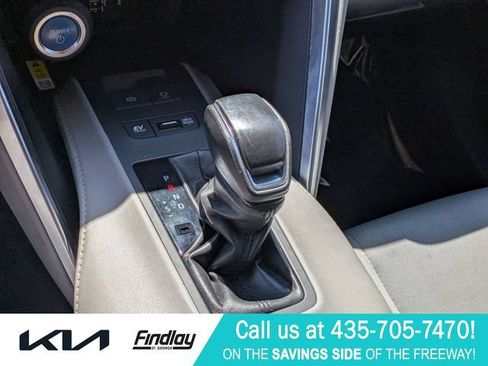 Used 2021 Toyota Venza LE AWD/4WD image 23
