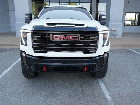 Used 2024 GMC Sierra 2500 AT4X AWD/4WD image 4