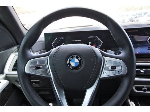 Used 2024 BMW X7 xDrive40i w/ Climate Comfort Package AWD/4WD image 15