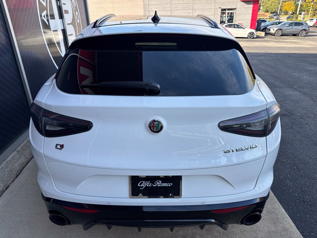 Used 2024 Alfa Romeo Stelvio Veloce AWD/4WD image 11