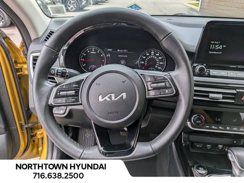 Used 2023 Kia Seltos SX w/ SX Sunroof Package AWD/4WD image 7