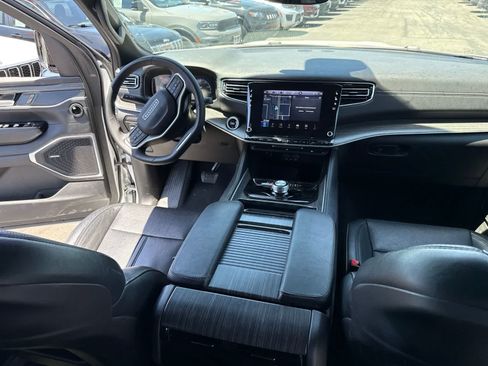 Used 2024 Jeep Wagoneer L Series II w/ Flexible Seating Group RWD image 26