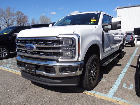 Used 2023 Ford F250 Lariat w/ FX4 Off-Road Package image 3