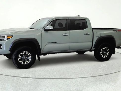 Used 2023 Toyota Tacoma TRD Off-Road AWD/4WD image 3