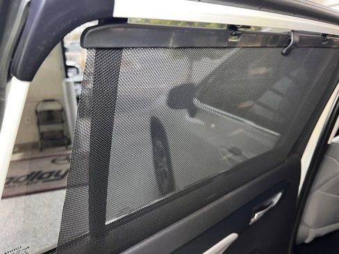 Certified 2021 Toyota Highlander XLE image 43