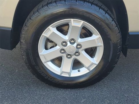 Used 2015 GMC Acadia SLE image 6