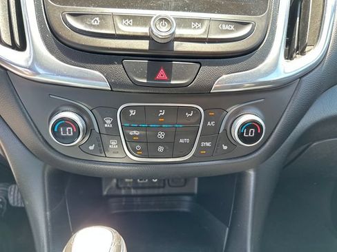 Used 2019 Chevrolet Equinox LT w/ Sun & Navigation Package FWD image 17