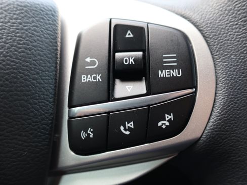Used 2023 Ford Explorer XLT AWD/4WD image 31