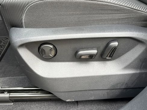 Certified 2025 Volkswagen Atlas Cross Sport SE image 13