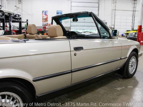 Used 1989 BMW 325i Convertible RWD image 24