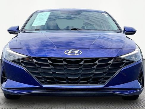 Used 2021 Hyundai Elantra SE FWD image 2