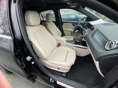 Used 2025 Mercedes-Benz GLA 250 4MATIC image 28