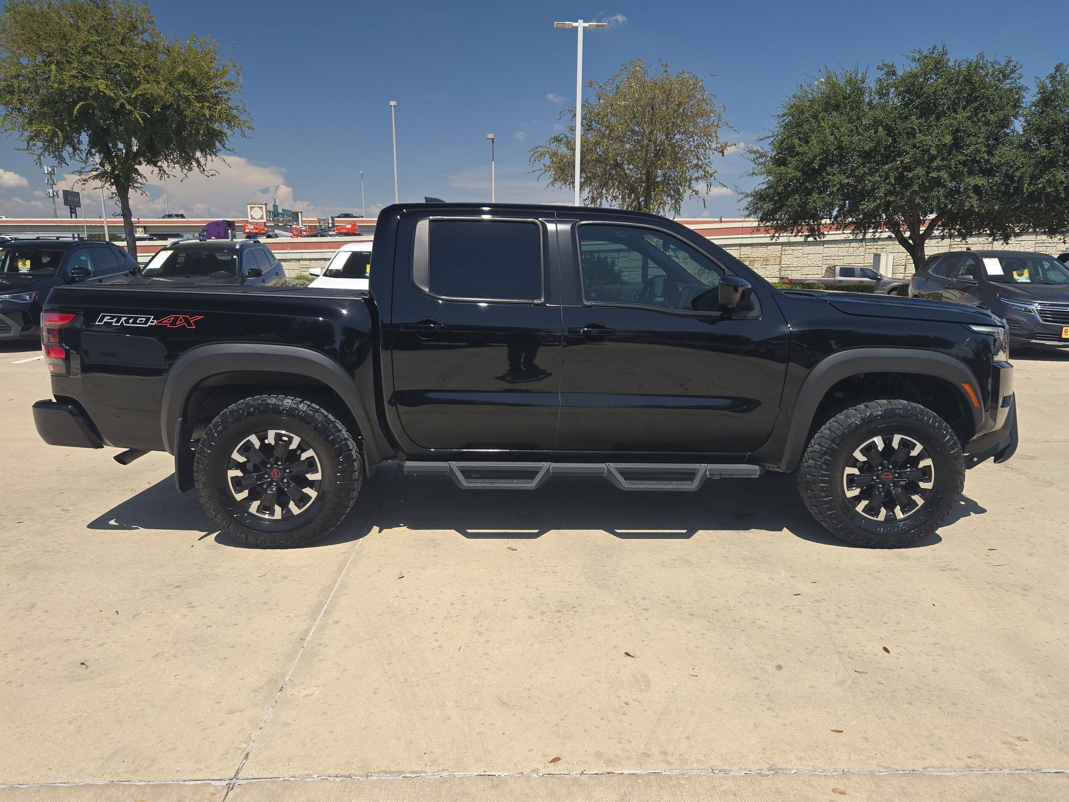 Used 2024 Nissan Frontier PRO-4X w/ Pro Convenience Package AWD/4WD image 2