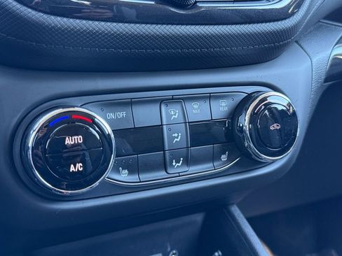 Used 2022 Chevrolet TrailBlazer LT w/ Convenience Package image 16