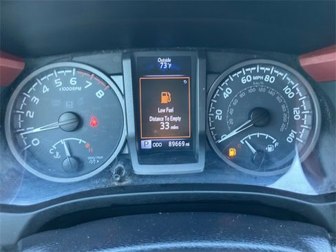 Used 2017 Toyota Tacoma TRD Sport w/ Tow Package image 28