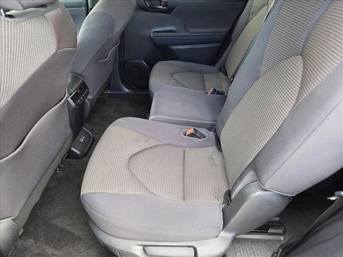 Used 2023 Toyota Highlander LE image 17