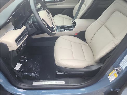 New 2026 Lincoln Corsair Premiere image 13