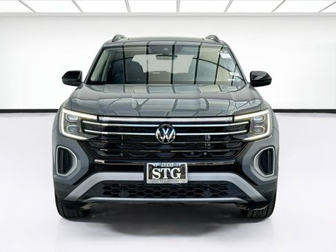 Used 2024 Volkswagen Atlas Peak Edition SE AWD/4WD image 2