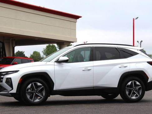 Used 2025 Hyundai Tucson SEL FWD image 6