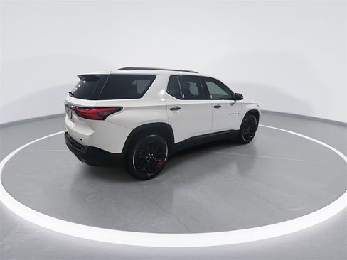 Used 2023 Chevrolet Traverse Premier image 8