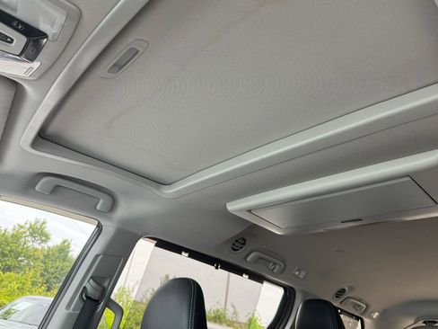 Used 2018 Toyota Sienna SE Premium w/ Carpet Mat Package FWD image 25