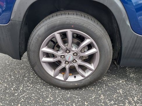 Used 2023 GMC Terrain SLT image 9