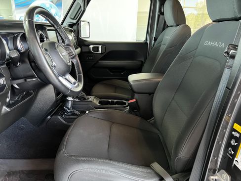 Used 2022 Jeep Wrangler Unlimited Sahara w/ LED Lighting Group AWD/4WD image 10
