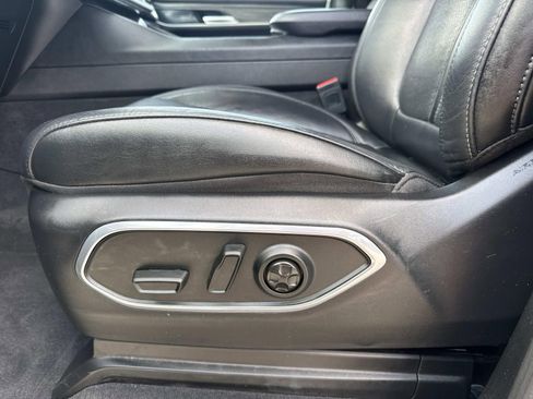 Used 2024 Jeep Wagoneer Series III AWD/4WD image 17