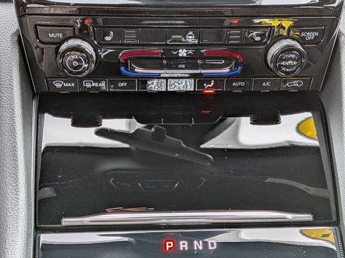 New 2025 Jeep Grand Cherokee Laredo w/ Luxury Tech Group I image 22