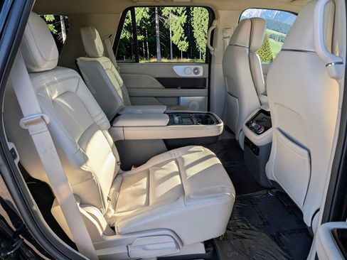 Used 2021 Lincoln Navigator Reserve w/ Luxury Package AWD/4WD image 18