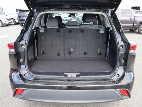Used 2021 Toyota Highlander LE image 33