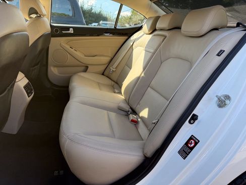 Used 2015 Kia Cadenza Premium w/ Luxury Package FWD image 11