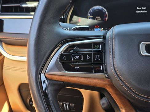 Used 2023 Jeep Grand Cherokee L Summit AWD/4WD image 36