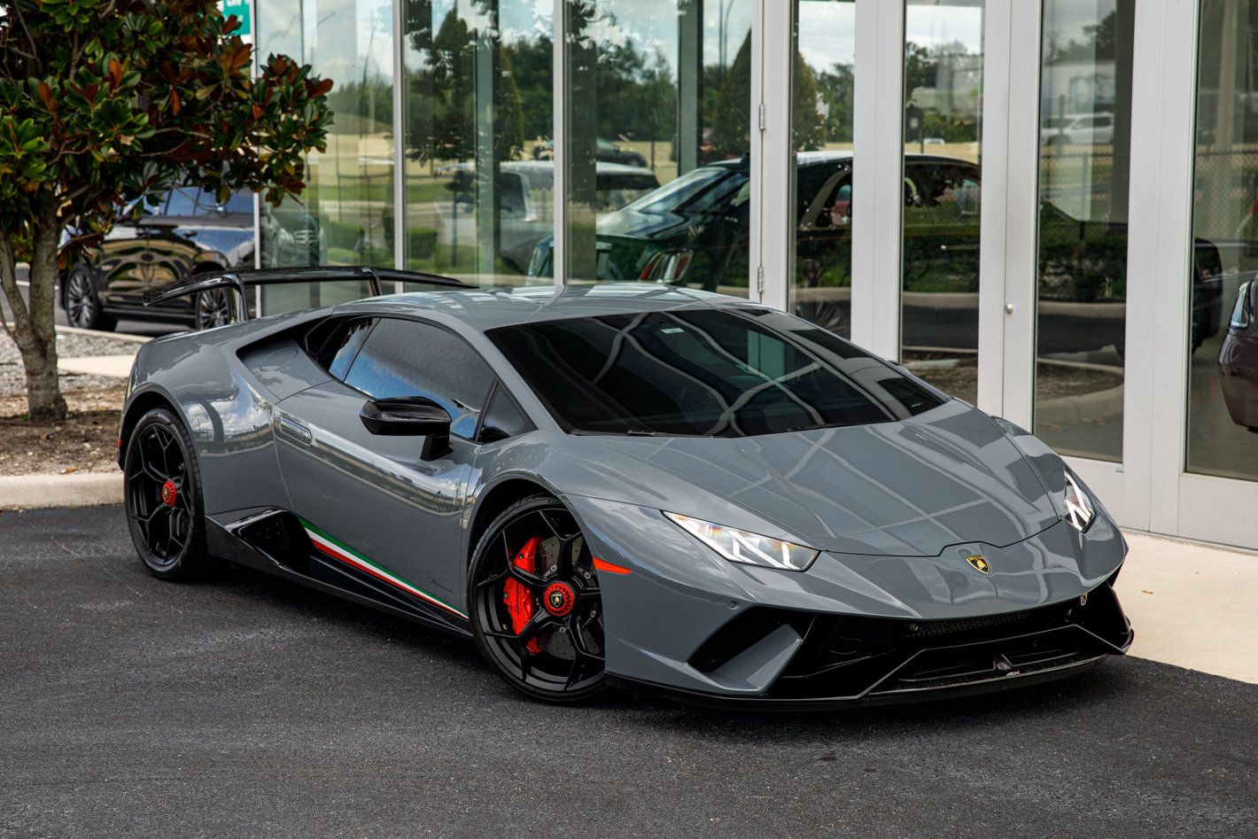 Used 2018 Lamborghini Huracan Performante AWD/4WD image 23