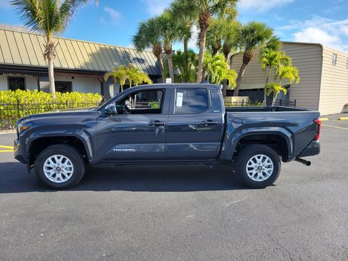 Used 2024 Toyota Tacoma SR5 AWD/4WD image 9
