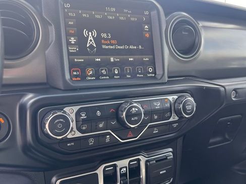 Used 2022 Jeep Wrangler Unlimited Sport image 18