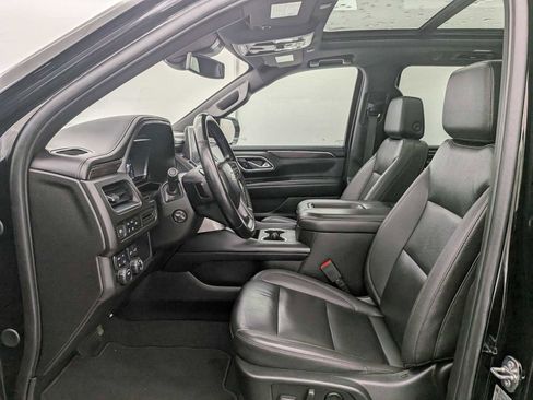 Used 2023 Chevrolet Suburban LT w/ Luxury Package image 17