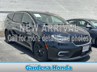 Used 2024 Chrysler Pacifica Touring