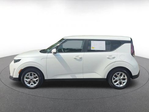 Used 2025 Kia Soul LX w/ LX Technology Package FWD image 8