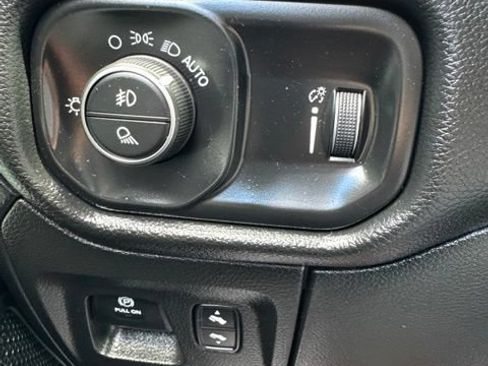 Used 2020 RAM 1500 Big Horn AWD/4WD image 42
