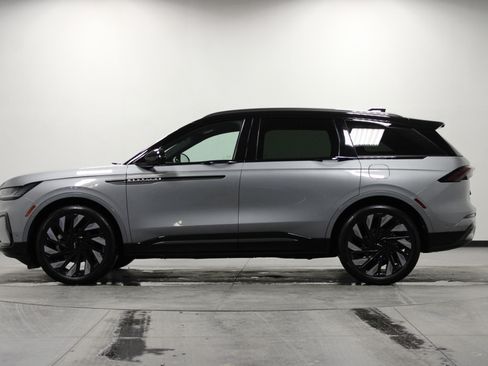 Used 2024 Lincoln Nautilus Reserve w/ Jet Appearance Package (87T) image 7