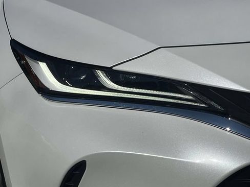 Used 2023 Toyota Venza Limited AWD/4WD image 9