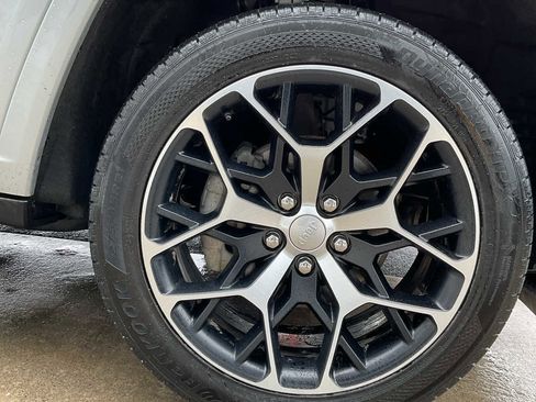 Used 2024 Jeep Grand Cherokee Summit image 18